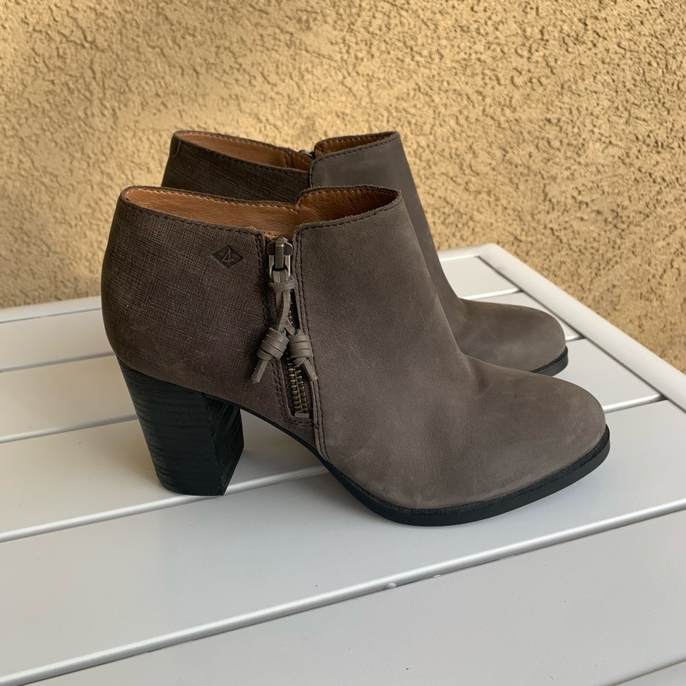 Sperry grey leather booties size 9M